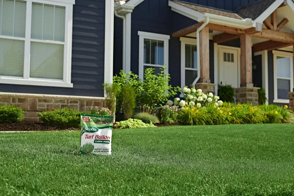 Scotts Turf Builder Lawn Food - Fertilizer for All Grass Types, 5,000 sq. ft., 12.5 lbs. - Image 9