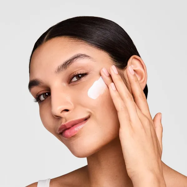 Estée Lauder DayWear Anti-Oxidant 72H-Hydration Sorbet Cream Moisturizer SPF 15, 1.7 Ounce - Image 2