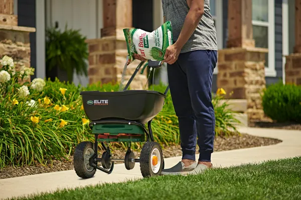 Scotts Turf Builder Lawn Food - Fertilizer for All Grass Types, 5,000 sq. ft., 12.5 lbs. - Image 11