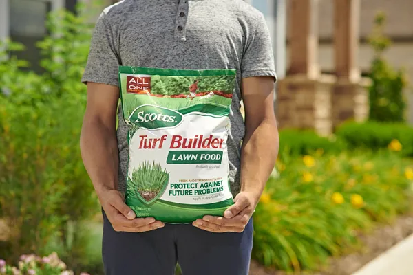 Scotts Turf Builder Lawn Food - Fertilizer for All Grass Types, 5,000 sq. ft., 12.5 lbs. - Image 10